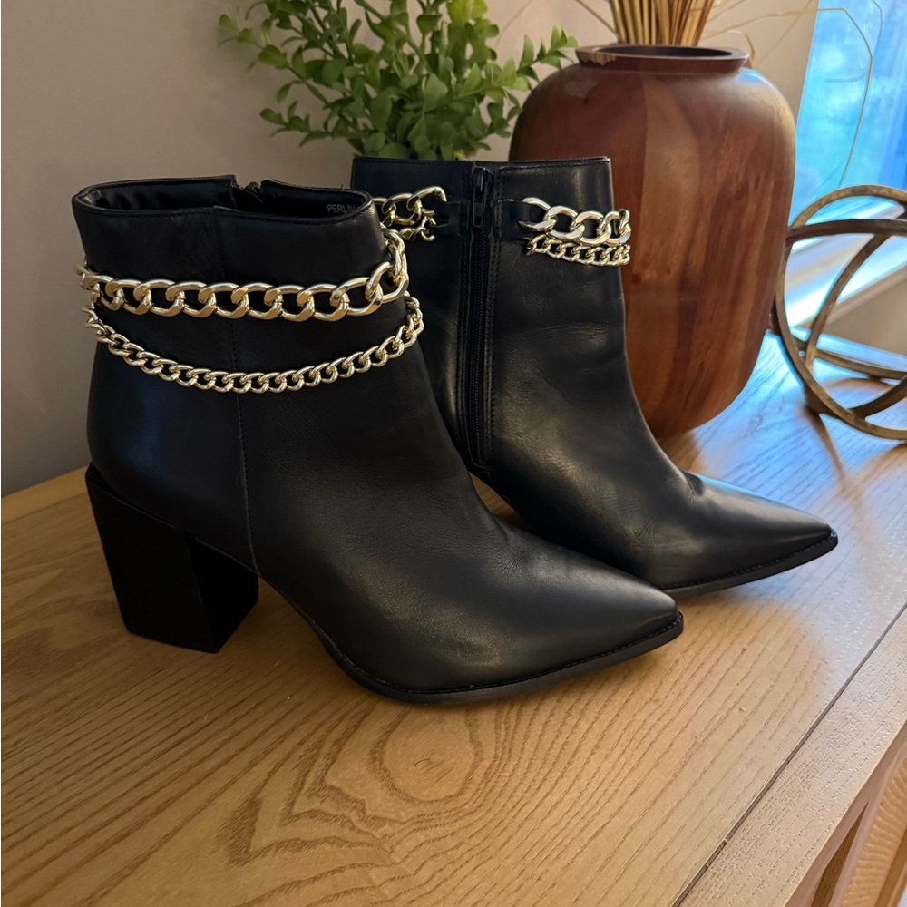 Steve Madden Black Ankle Boots with Gold Chain size 10